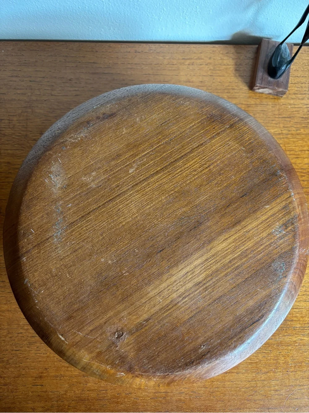 Vintage hand carved wooden bowl floral flower motif mid century 70s design fruit